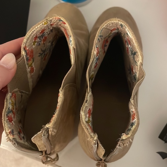 Light brown suede bootie size 8 - Picture 6 of 7